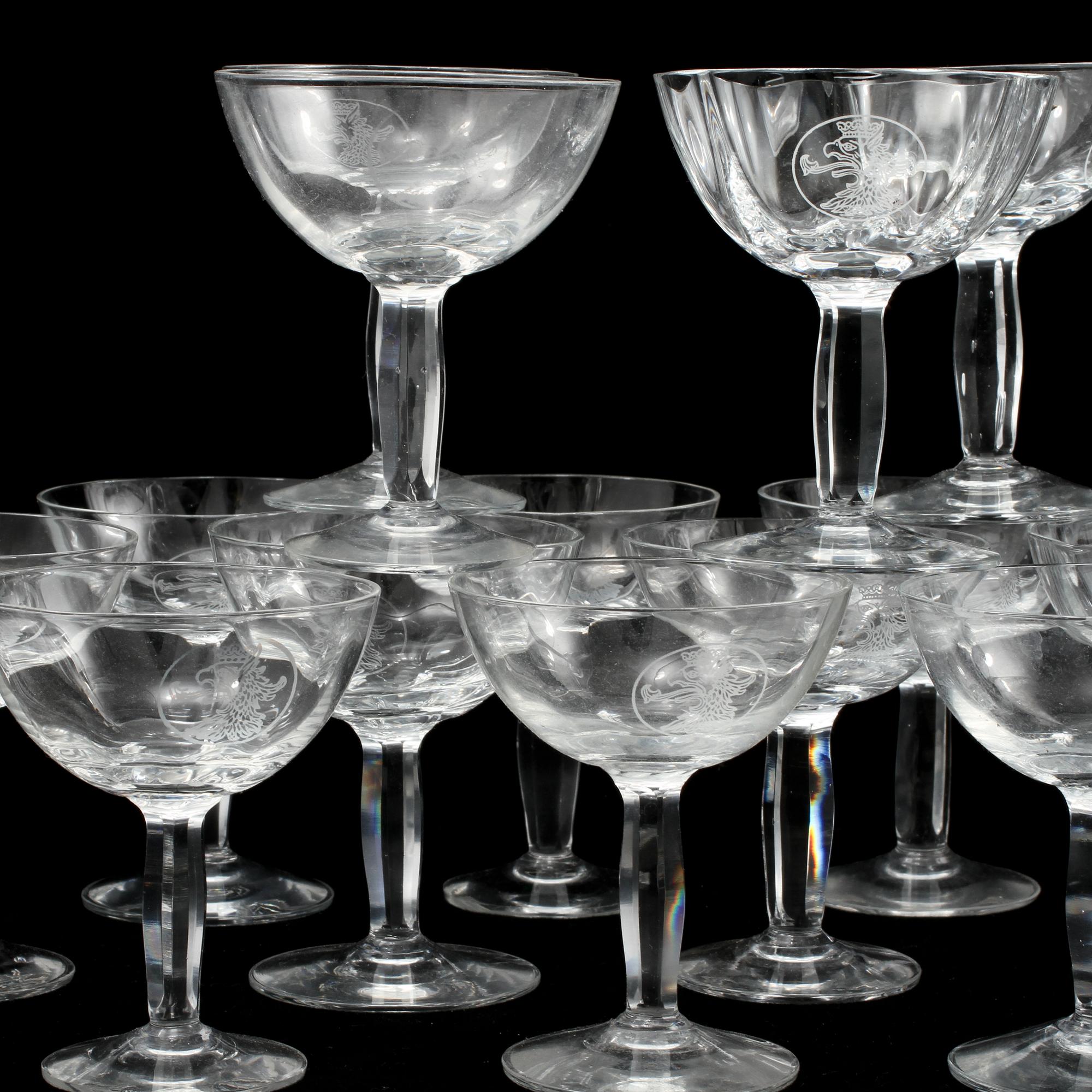 LIKÖRGLAS, 36 st snarlika, Malmö, omkring 1900-talets mitt.