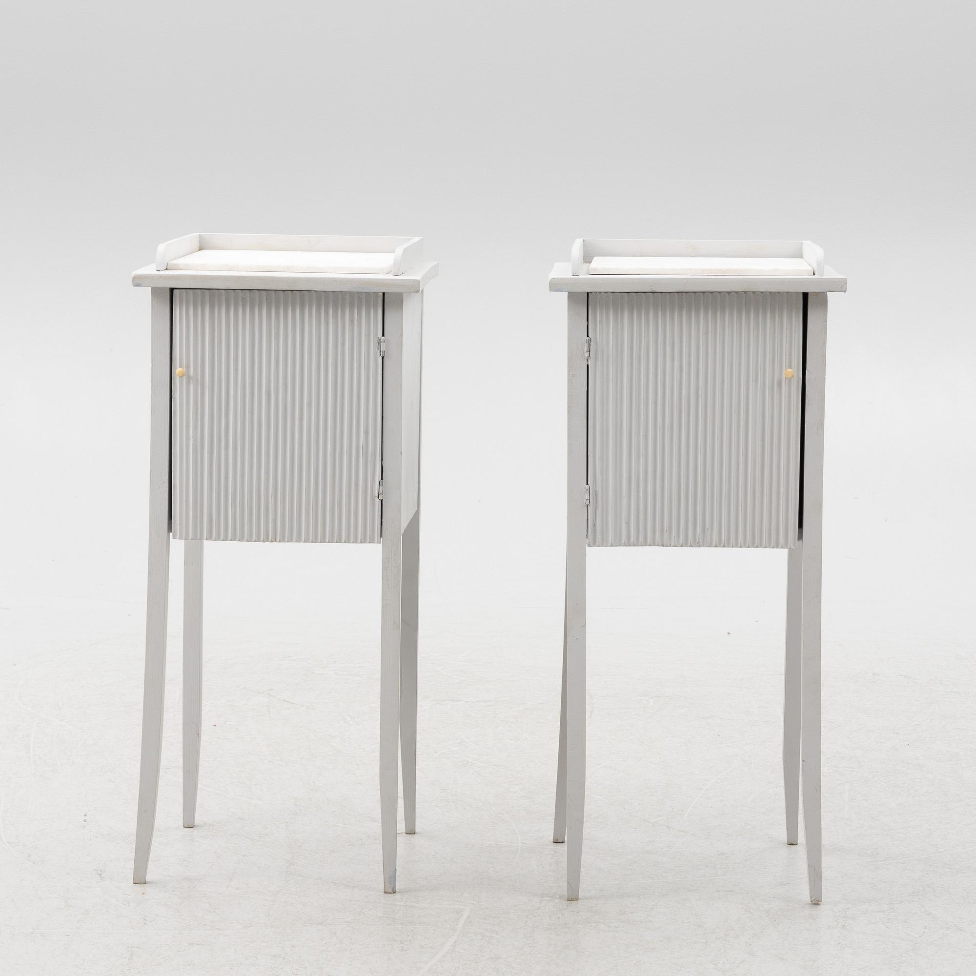 Pottskåp/Sängbord, ett par, 1900-tal.