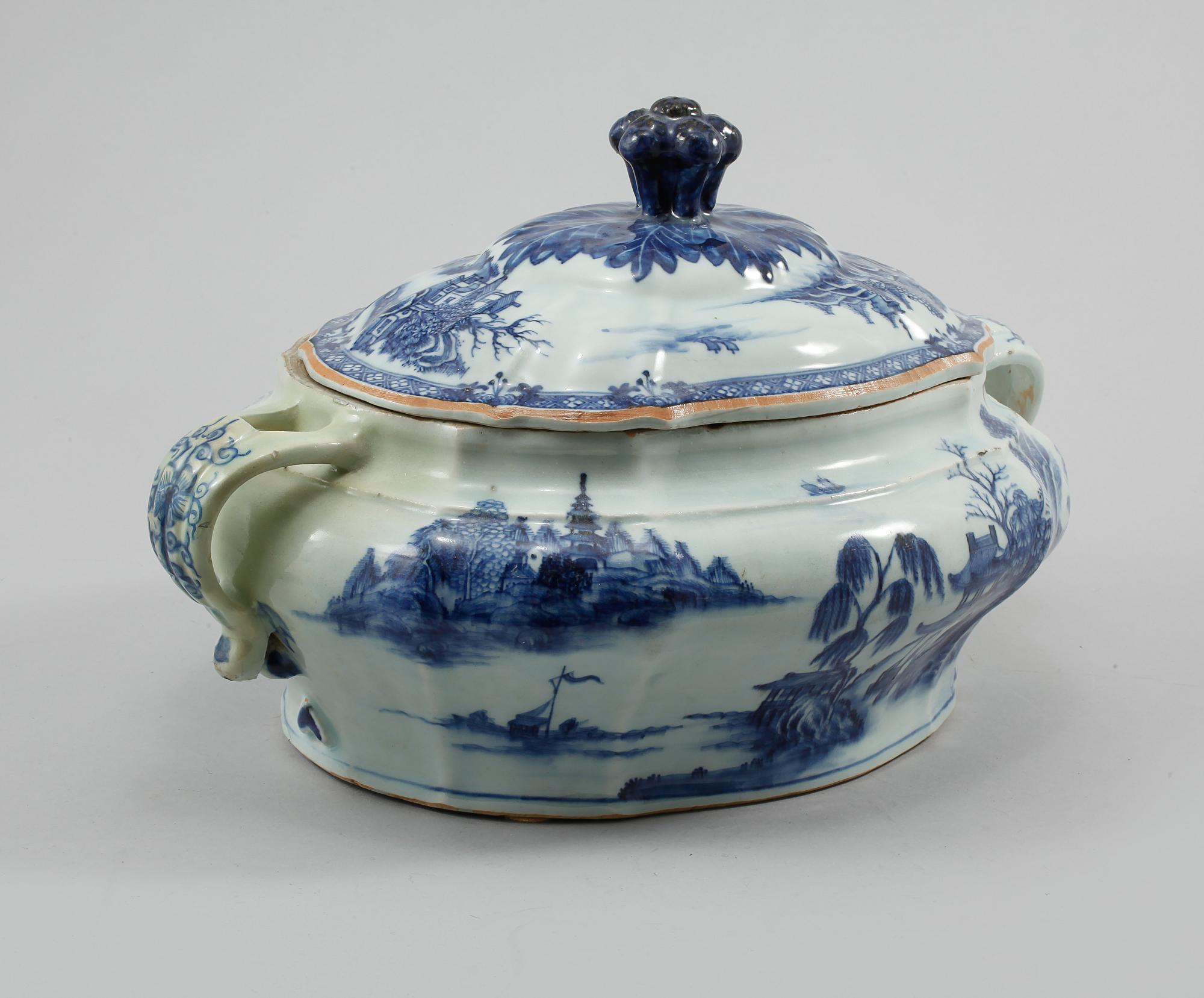 TERRIN, porslin, Kina, 1700-tal.