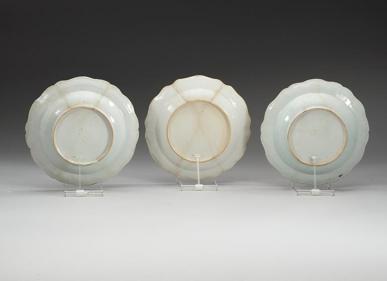 A set of three armorial plates, Qing dynasty, Qianlong (1736-95).