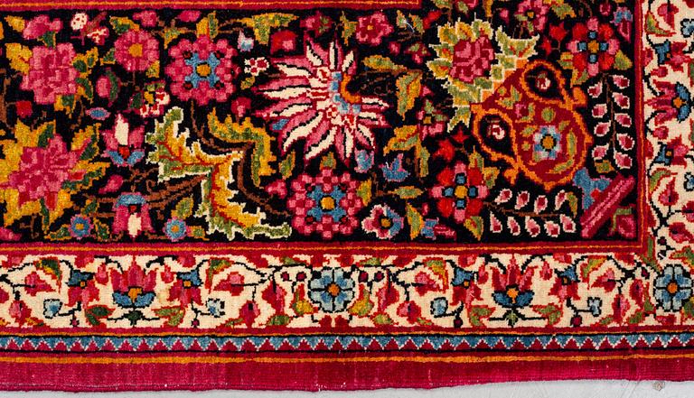 A rug, semi-antique Mashad, ca 224 x 141,5 cm.