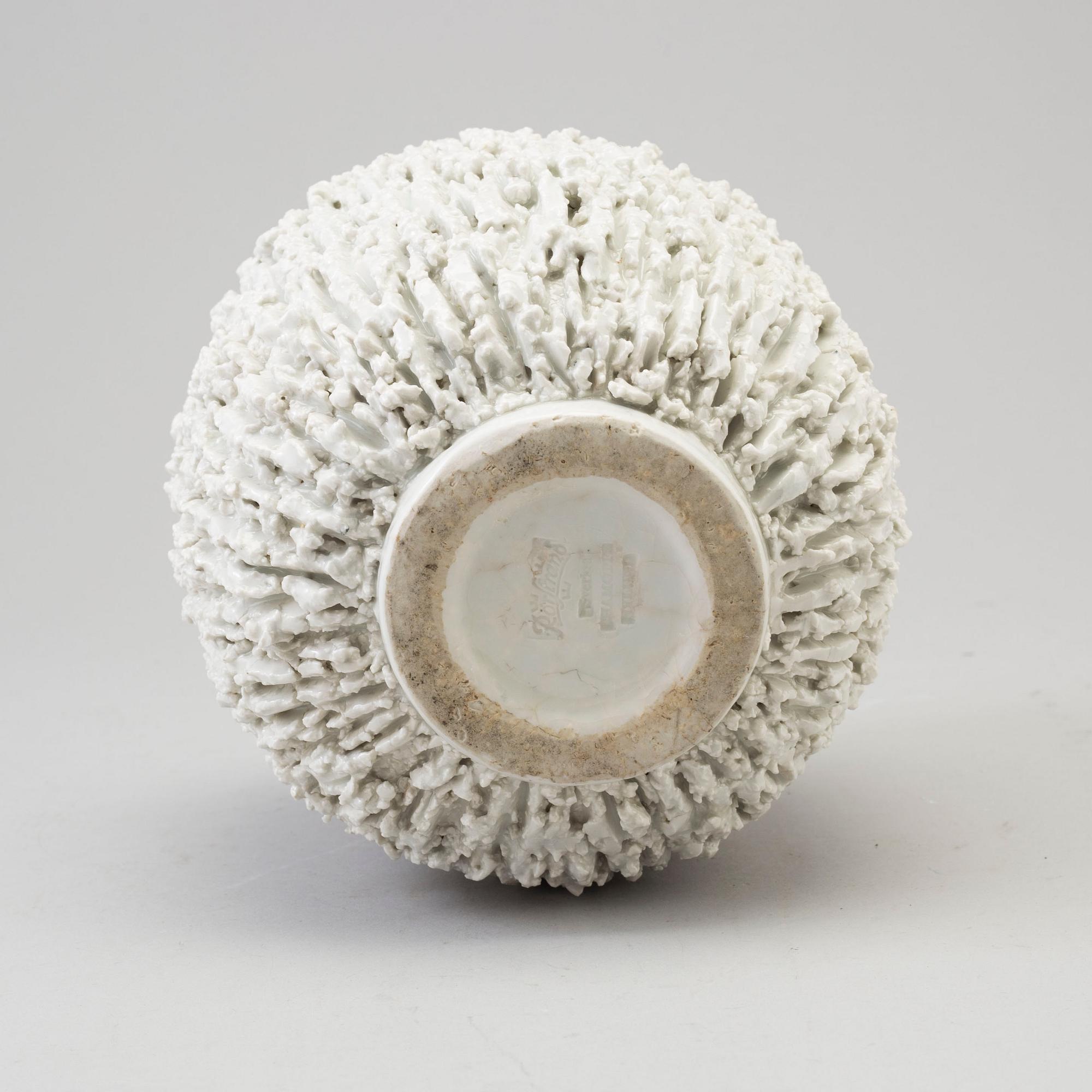 GUNNAR NYLUND, vas, chamotterat stengods, signerad, Rörstrand, 1900-talets andra hälft.