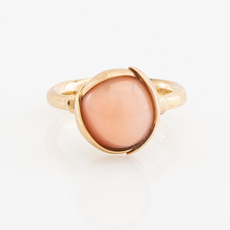 Ole Lynggaard, ring, "Lotus", 18k gold with coral.