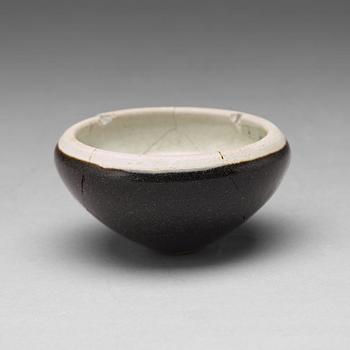 557. A brown glazed bowl, Song dynasty (960-1279).