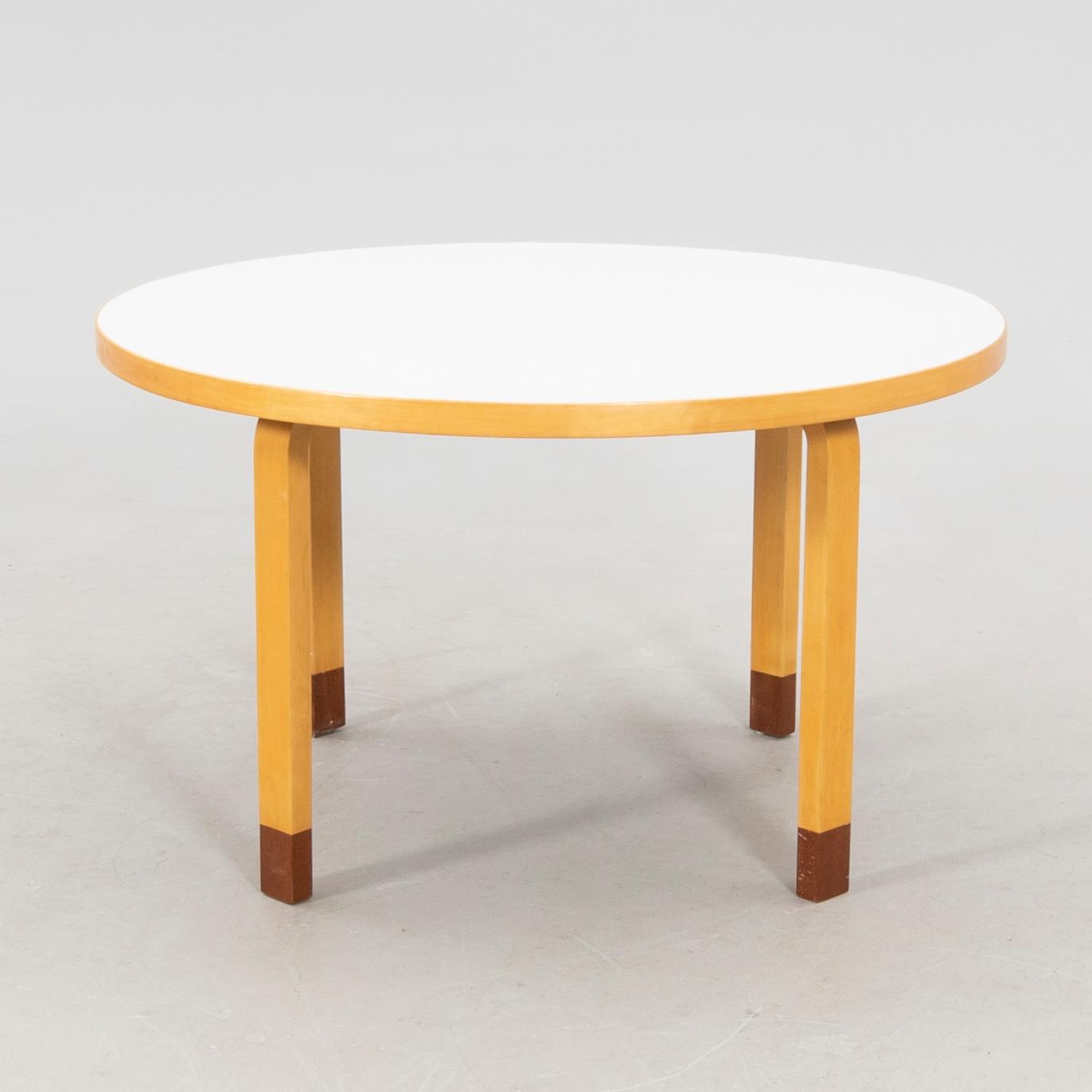 Alvar Aalto, matbord, modell 91, Artek, Finland, sent 1900-tal.