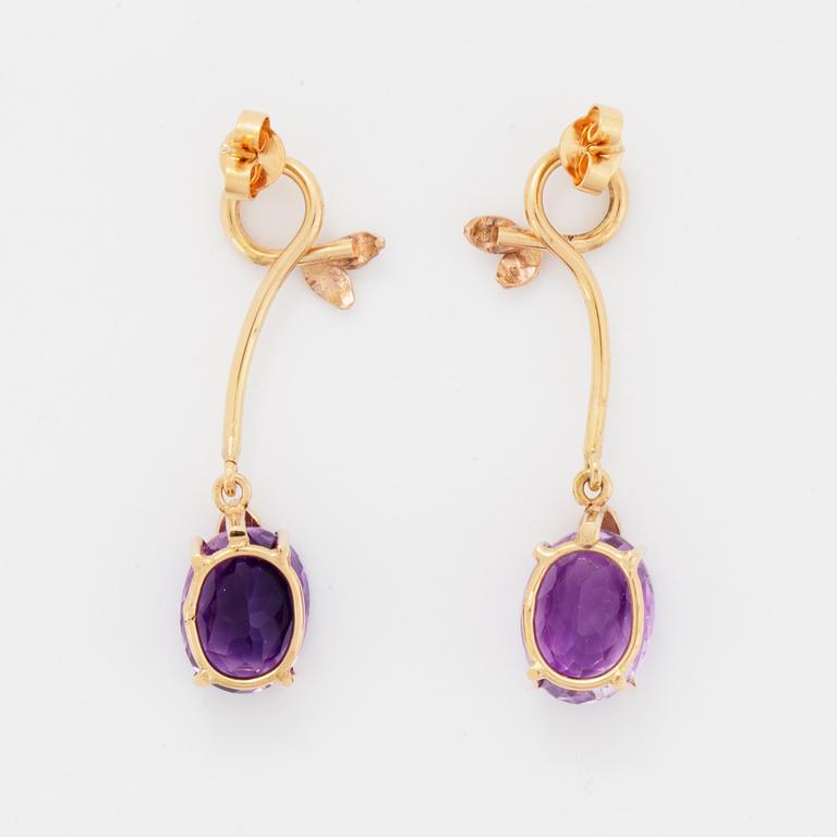 Oval briolette cut amethyst and brilliant-cut diamond earrings.