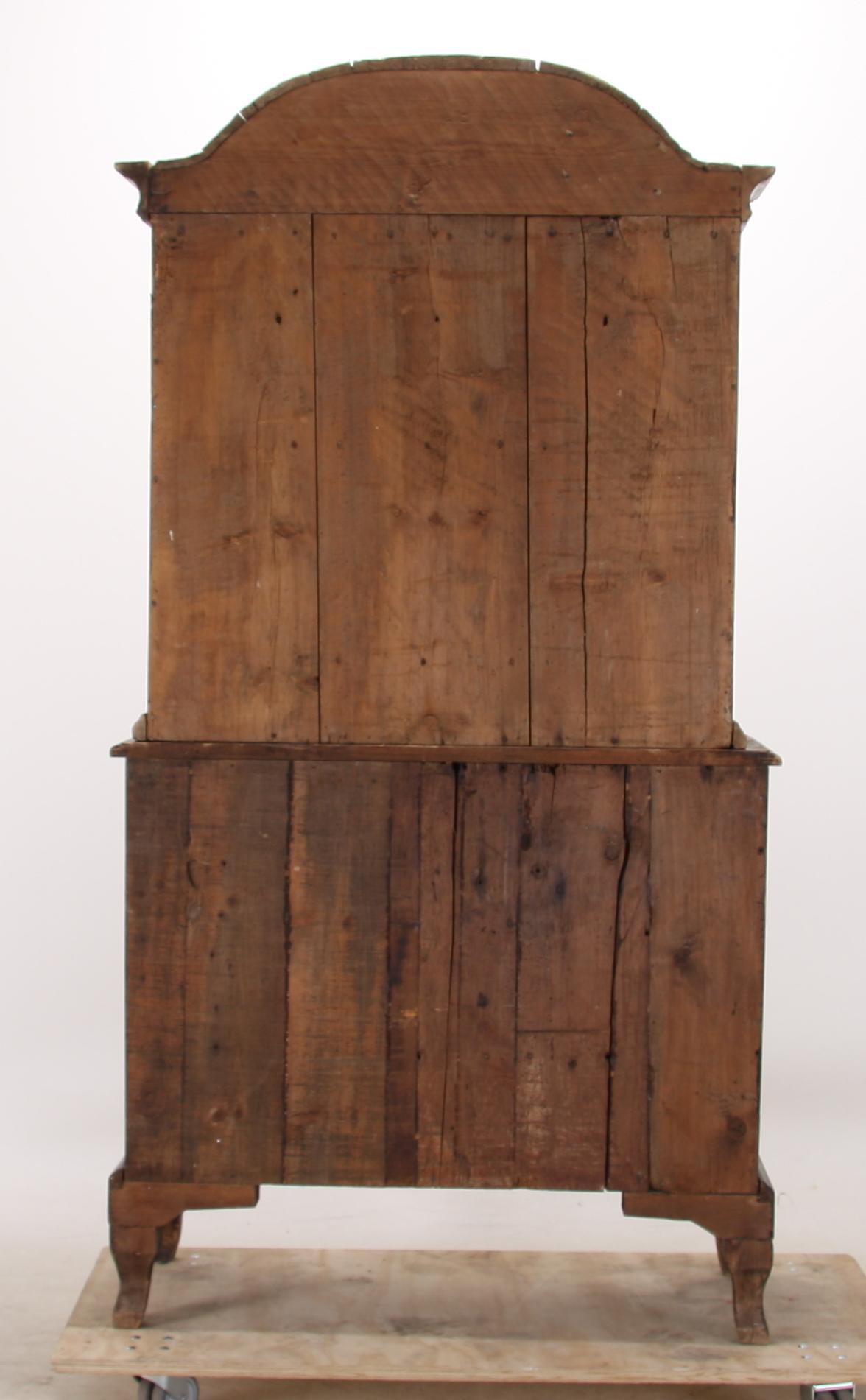SKÅP med BYRÅ, rokoko, 1700-tal.