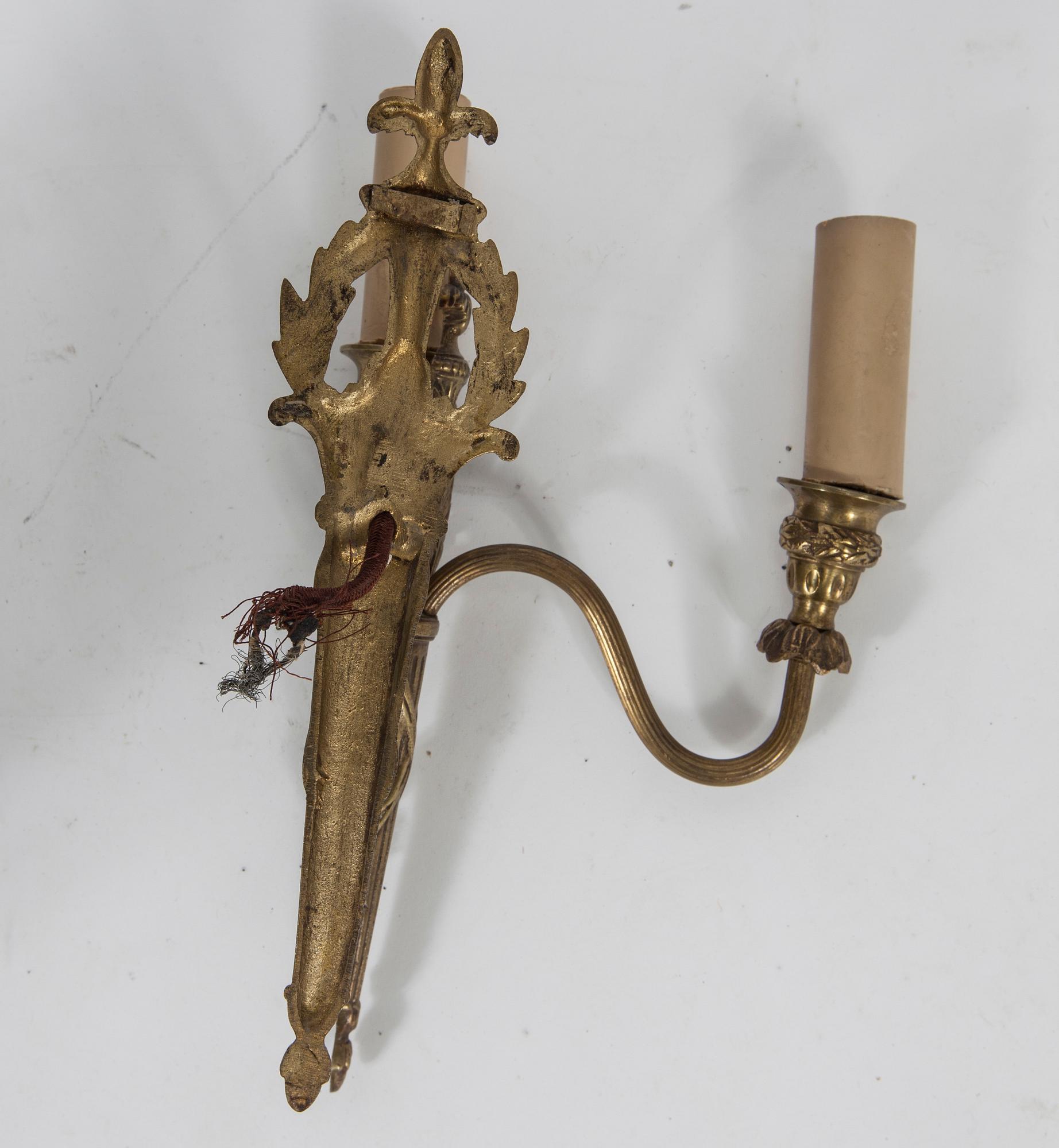 VÄGGLAMPETTER, ett par, mässing, gustaviansk stil, 1900-talets mitt.