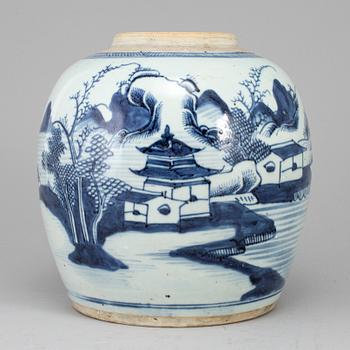 A blue and white jar, Qing dynasty, 19th century.