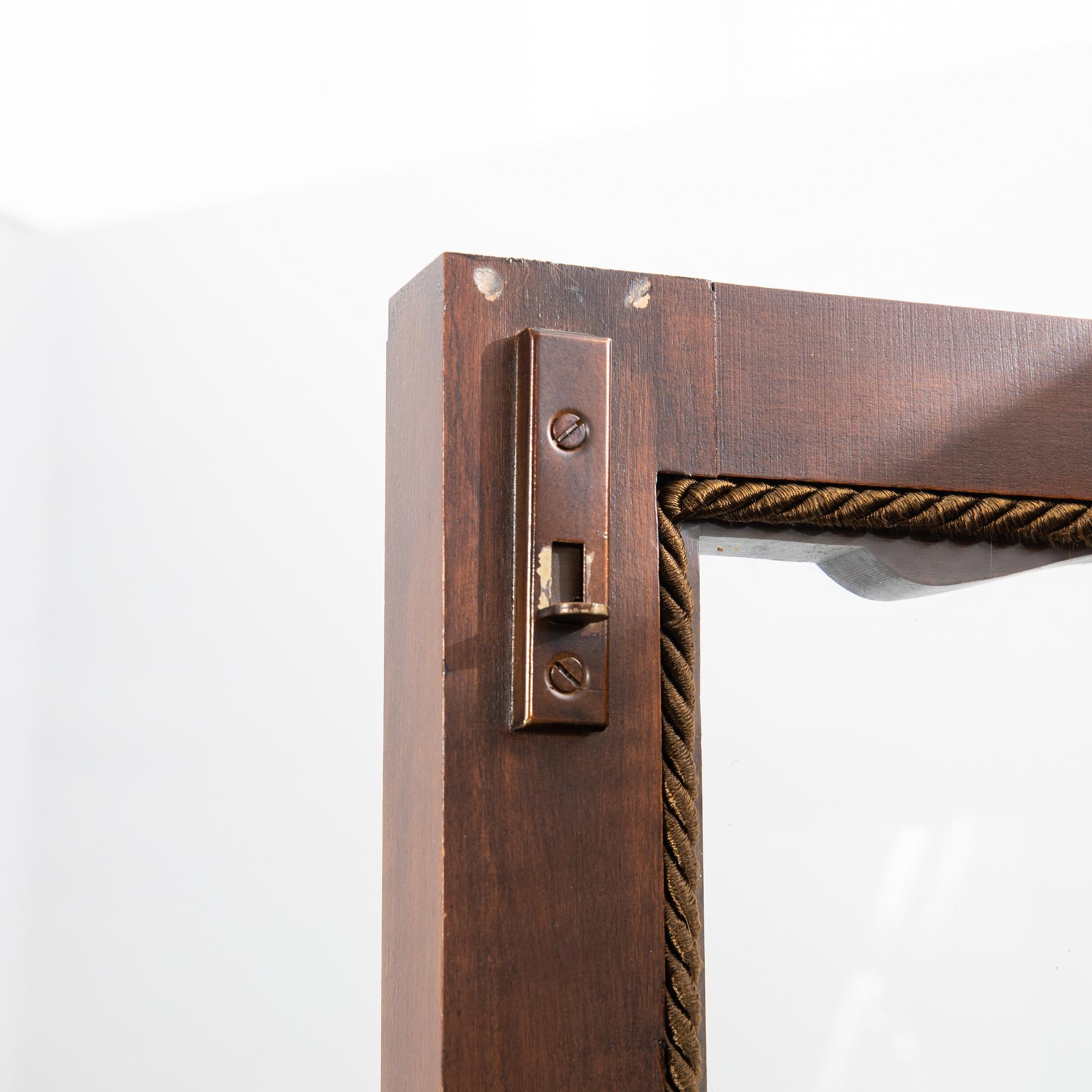 Vitrinskåp, 1900-tal.