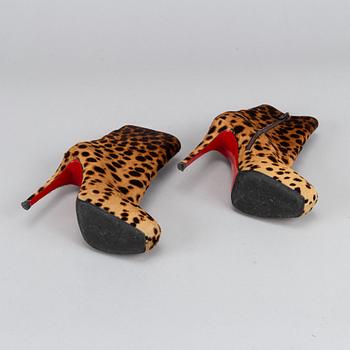 Christian Louboutin, pumps, size 38.