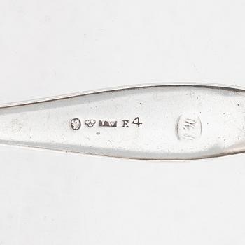 Såskanna, silver, Nordisk Silverkonst, Helsingborg 1947 samt såssked Johan Wahlström, Jönköping 1835.