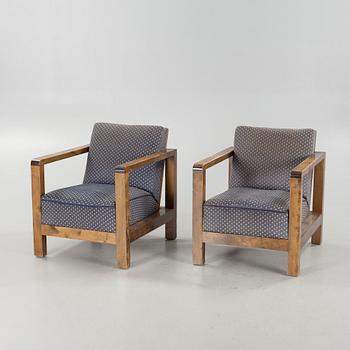 A pair of 1930/40s armchairs.