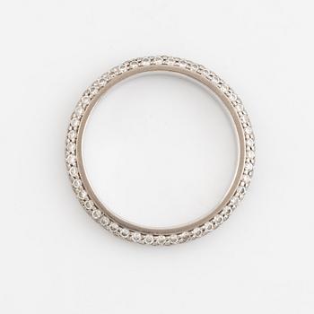 An Engelbert ring "Petite Pavé".