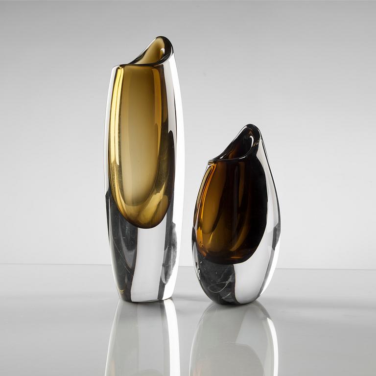 VAS, 2 st, glas, Gunnar Nylund, 'Shark Tooth', Strömbergshyttan, 1950-60-tal.
