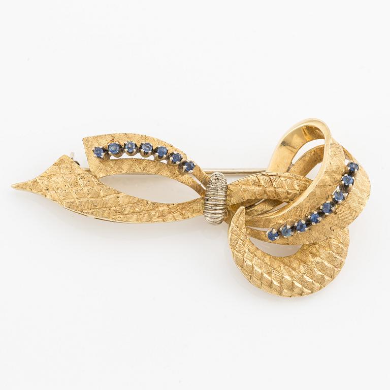 Brooch, 18K gold in the shape of a bow with sapphires, Italy.