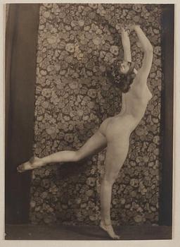 Karl Struss, "48 photographs of the female figure".