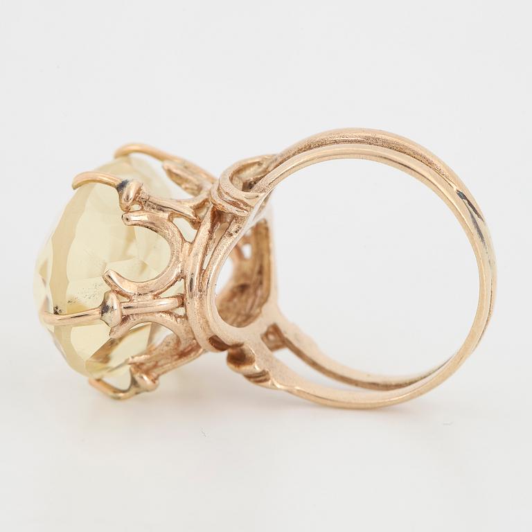 Citrine and gold cocktail ring.