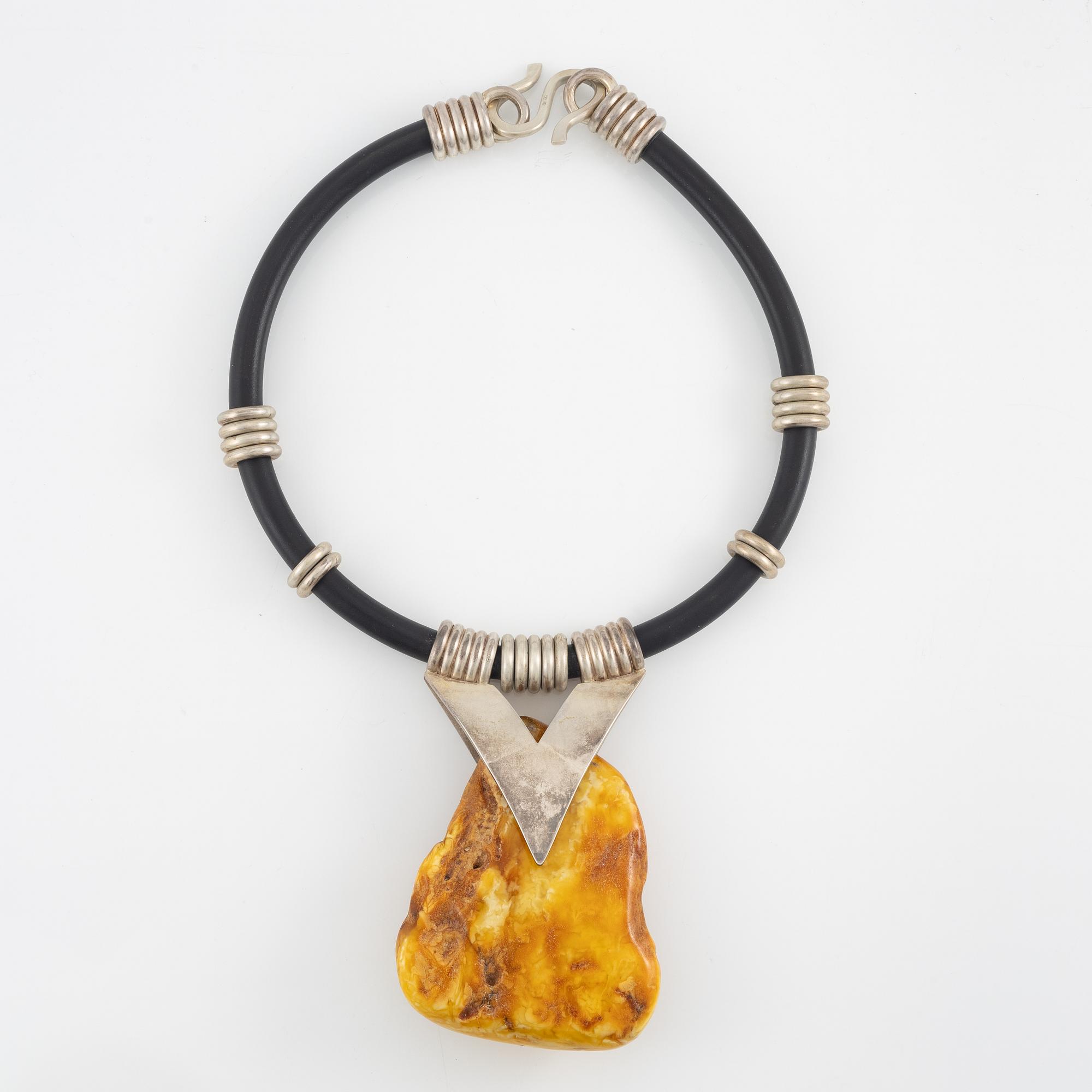 Silver necklace with amber.