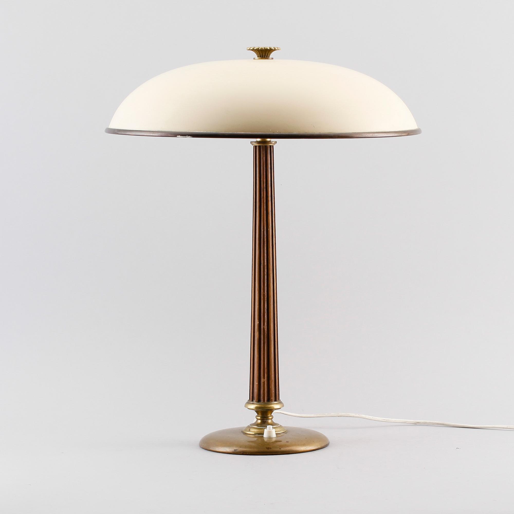 BORDSLAMPA, trä och mässing, 1900-talets mitt.