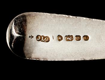 PARTI SILVER, 38 delar, delvis låghaltigt, bl a London och svenska importstämplar, 1700-, 1800- och 1900-tal. Vikt 623 g.