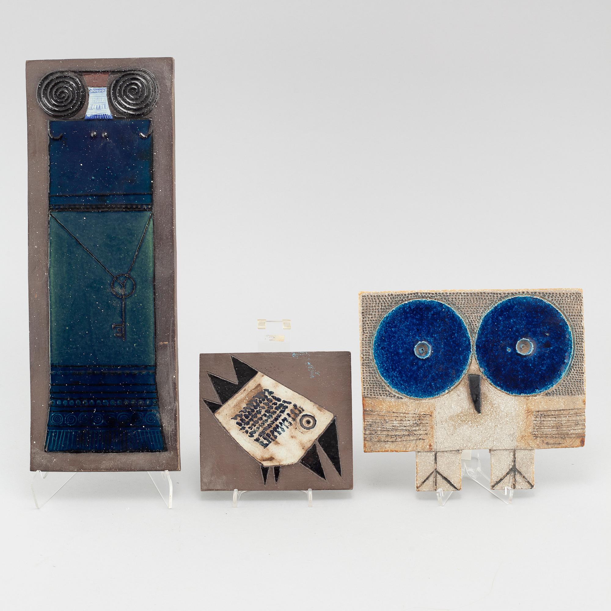 INGER PERSSON, väggreliefer, 3 st, stengods, Rörstrand samt Rörstrand Ateljé, två signerade.