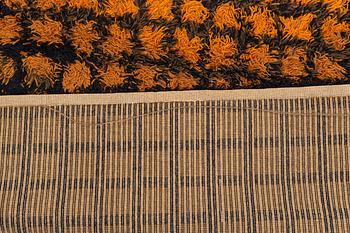 Verner Panton, tillskriven. Matta, "Finlandia" maskingjord rya, Unika vaev, Danmark, ca 320 x 225 cm.