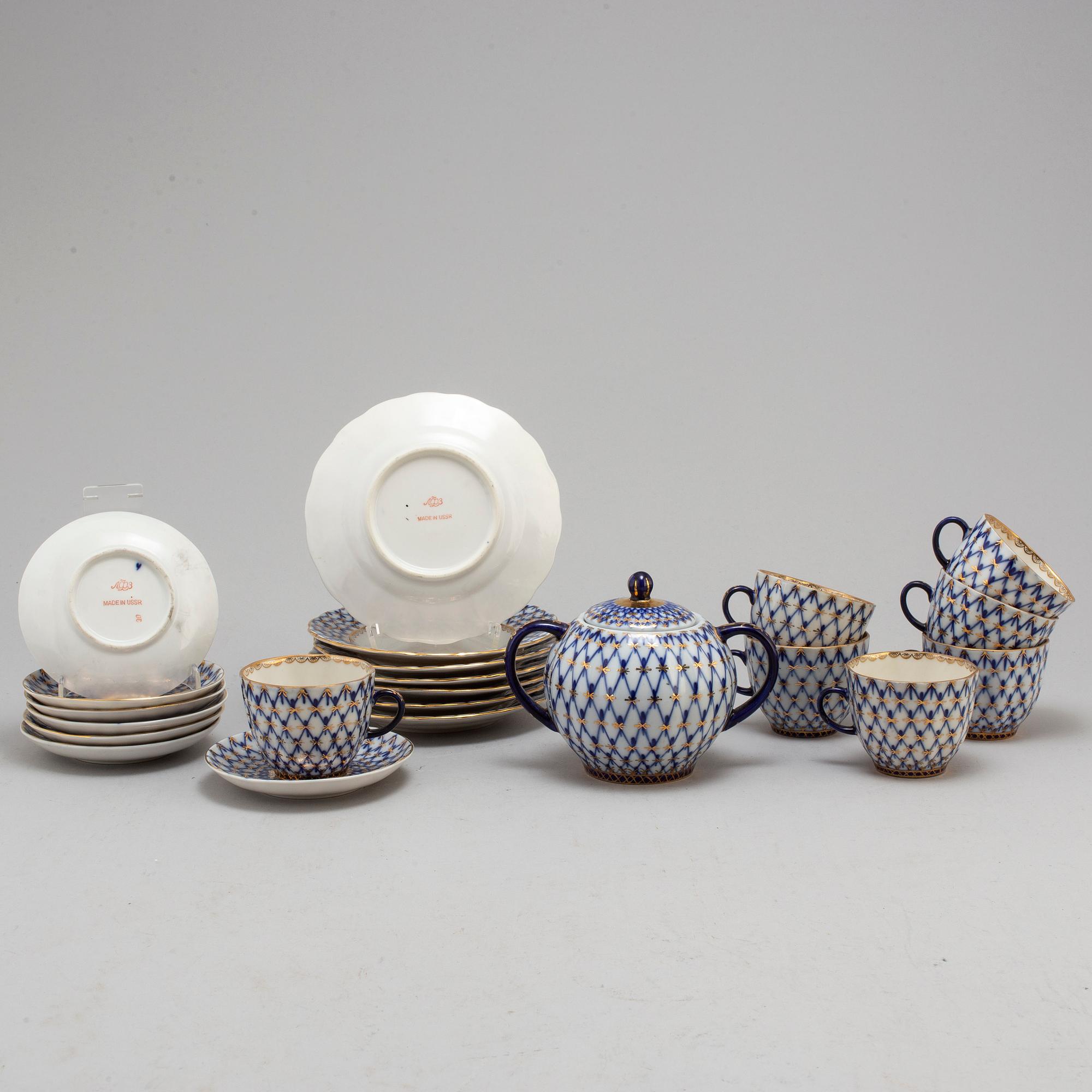 15 psc porcelaine 'Cobalt Net', Lomonosov, Russia/USSR.