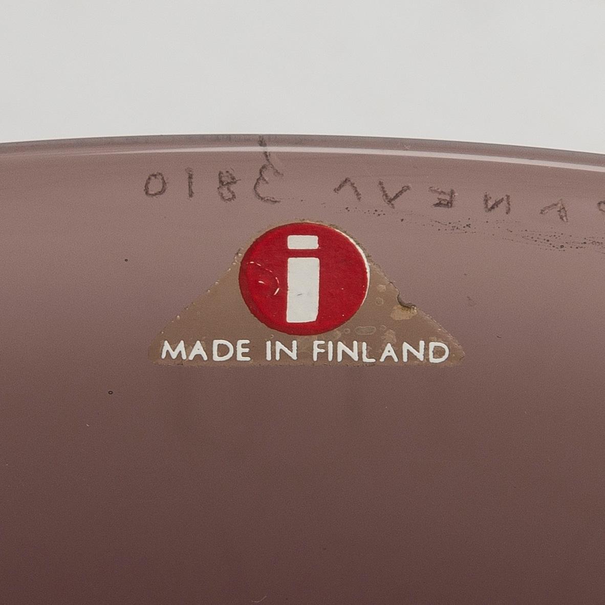 Timo Sarpaneva, skål, "Kardinalens hatt 3810", signerad Timo Sarpaneva 3810.