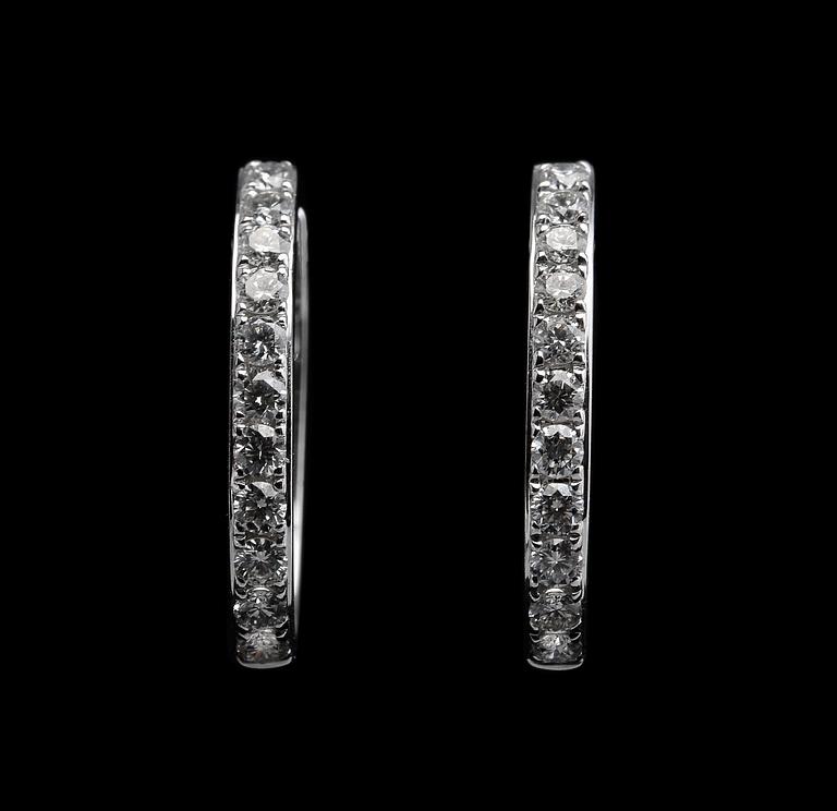 A PAIR OF EARRINGS, brilliant cut diamonds c. 0.75 ct. 18K white gold, weight 3,7 g.