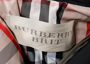 DUNVÄST, Burberry.
