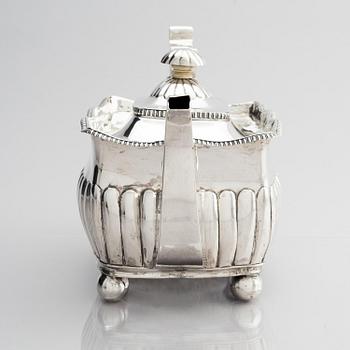 James Henzell, tekanna, silver, Dublin 1813. Empire.