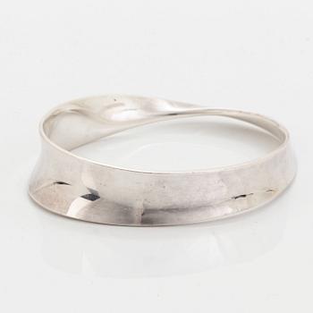 Vivianna Torun Bülow-Hübe, a silver bangle "Möbius", Georg Jensen.