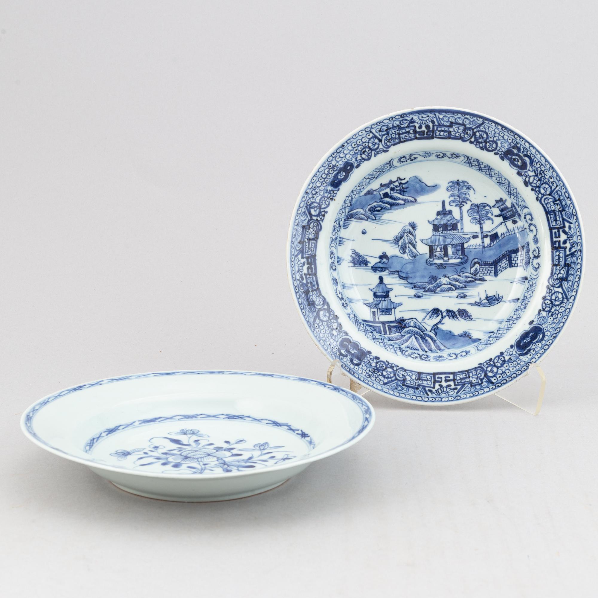 A group of 16 blue and white dishes, Qing dynasty, 18th-19th century.