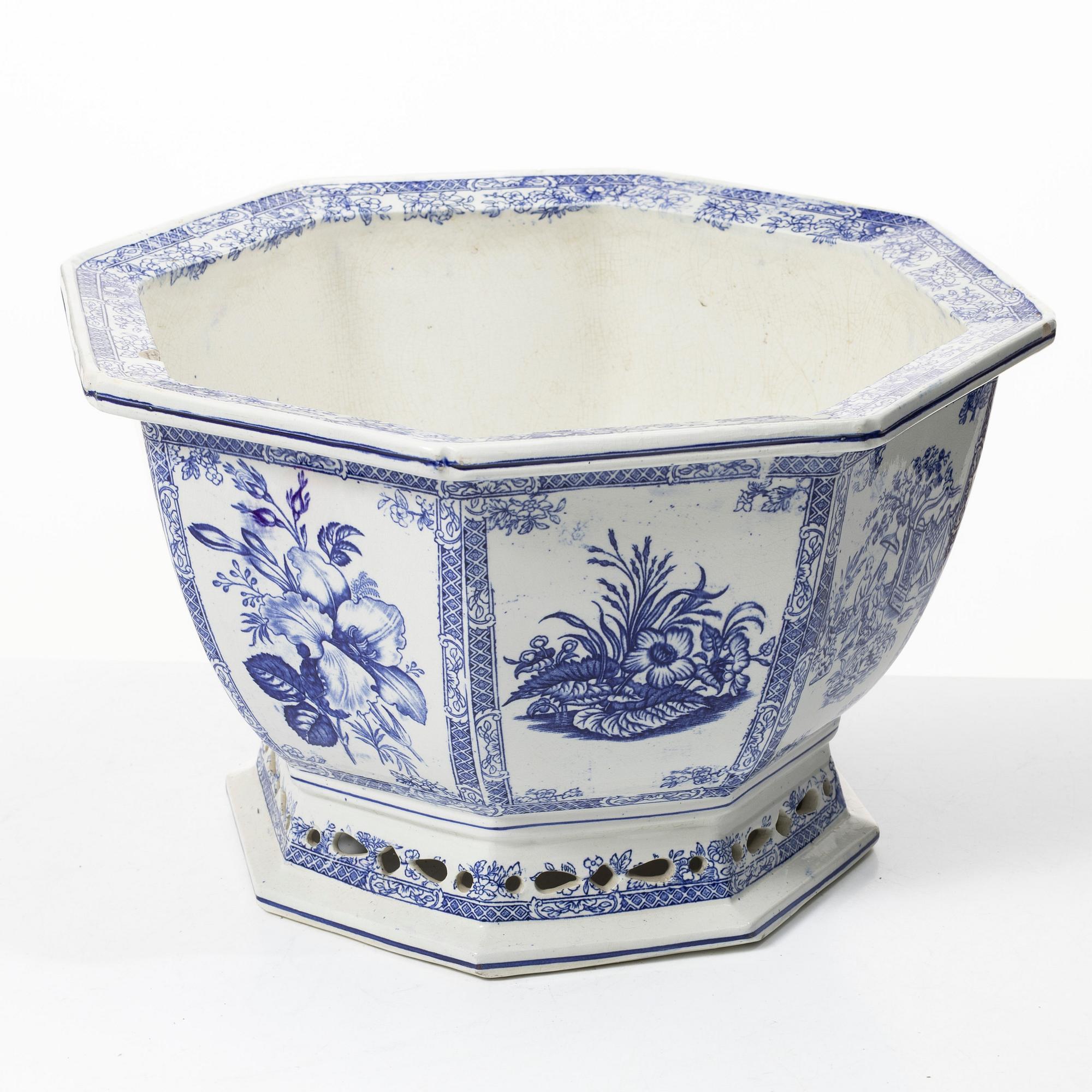 A flintware flower pot, second half of the 19th century.