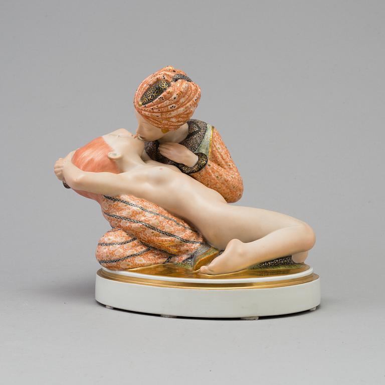 FIGURIN, porslin. "Eventyr III". Gerhard Henning, Royal Copenhagen, Danmark, 1920-tal.