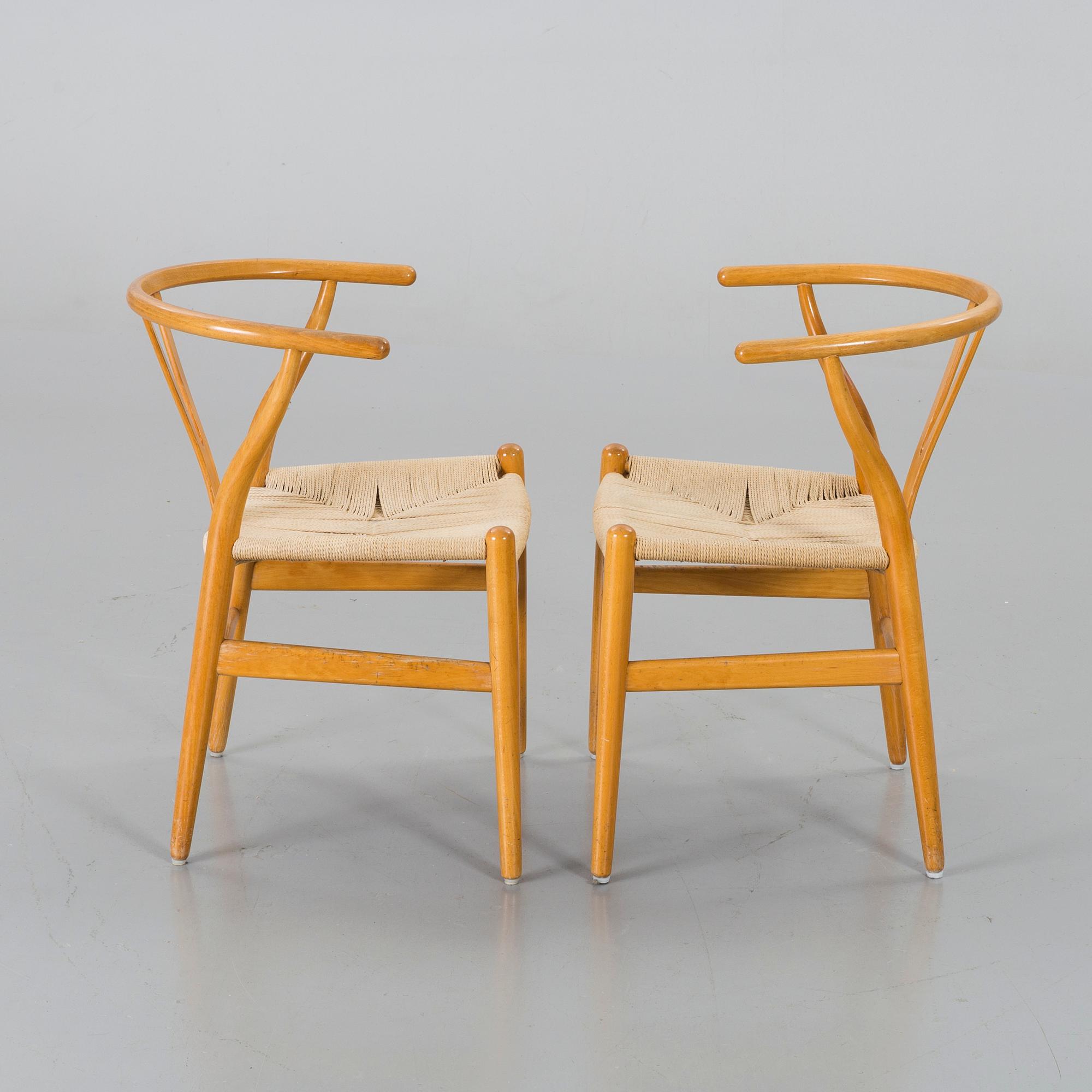 HANS J WEGNER,  A PAIR OF ARMCHAIRS "Y-stolen" , Carl Hansen & Son.