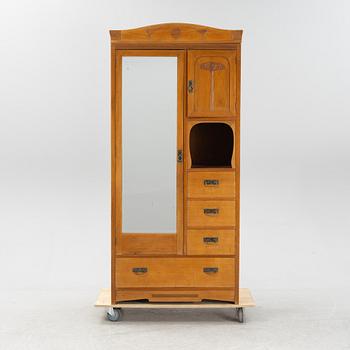 Klädskåp, jugend, 1900-talets början.