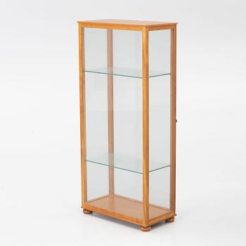 Josef Frank, Display cabinet, model 649, Firma Svenskt Tenn, 2016.