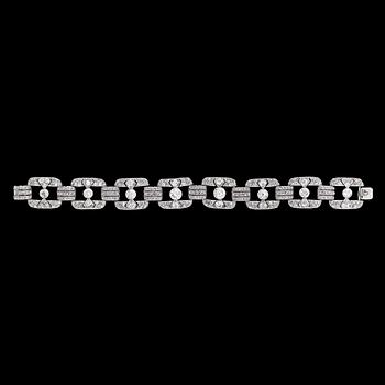 977. An Art Deco old cut diamond bracelet, tot. app. 12.50 cts.