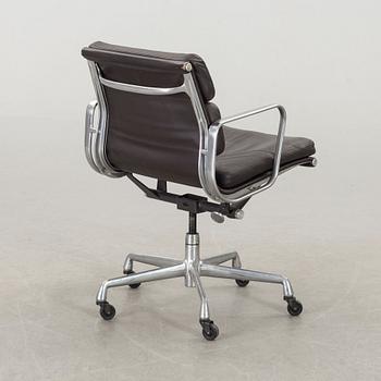 CHARLES & RAY EAMES, skrivbordsstol, "Soft pad chair". Herman Miller omkring 2000.