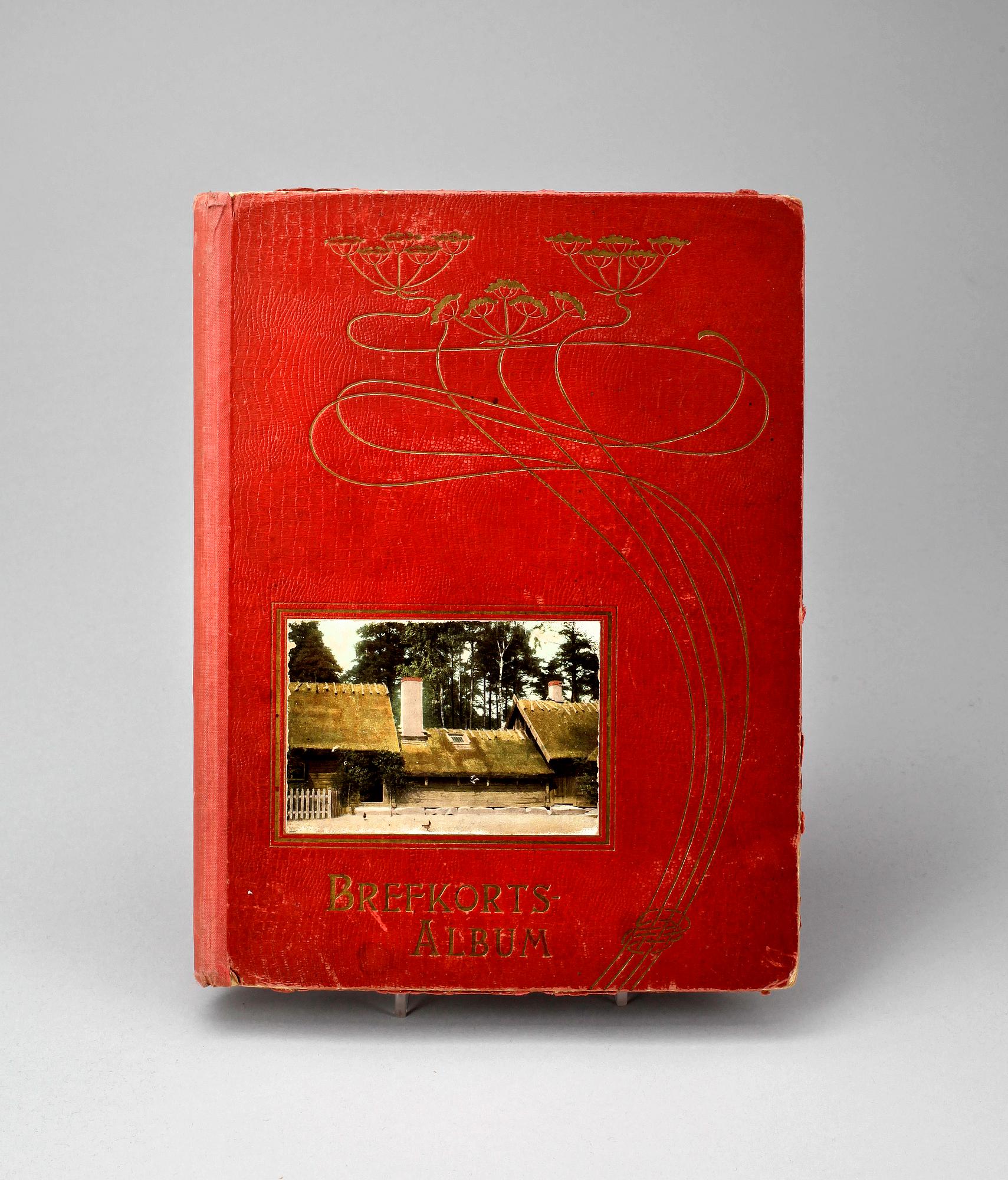 BREFKORTSALBUM MED 90 KUNGLIGA VYKORT, tidigt 1900-tal till 1940-tal.