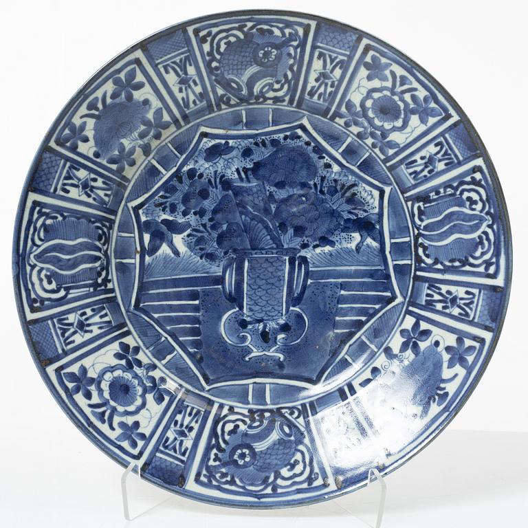 Fat, porslin. Japan, Edo perioden.