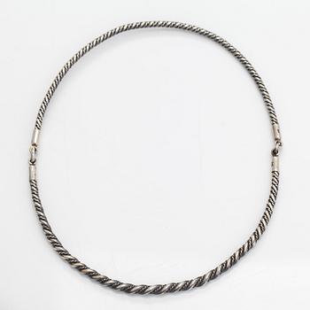 Halsband, ring och armband, silver. Helsingfors 1980-90-tal.