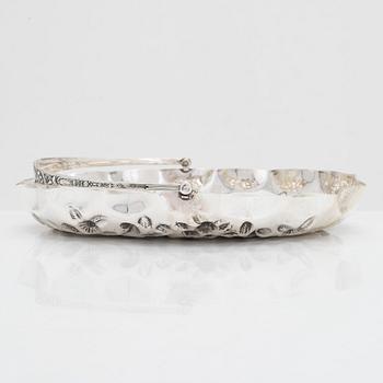 A sterling silver sweetmeat basket, W. G. Keight & Co, Birmingham 1901,