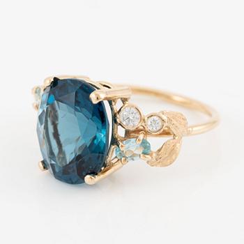 Ring with blue topaz, apatite, and brilliant-cut diamonds.