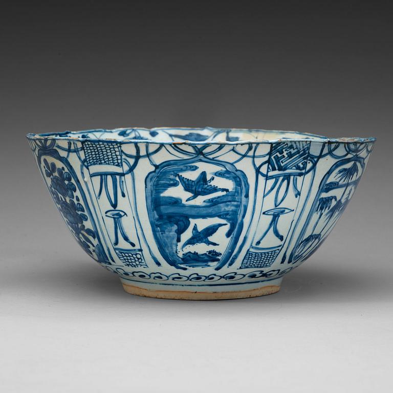 SKÅL, porslin. Mingdynastin, Wanli (1573-1620).