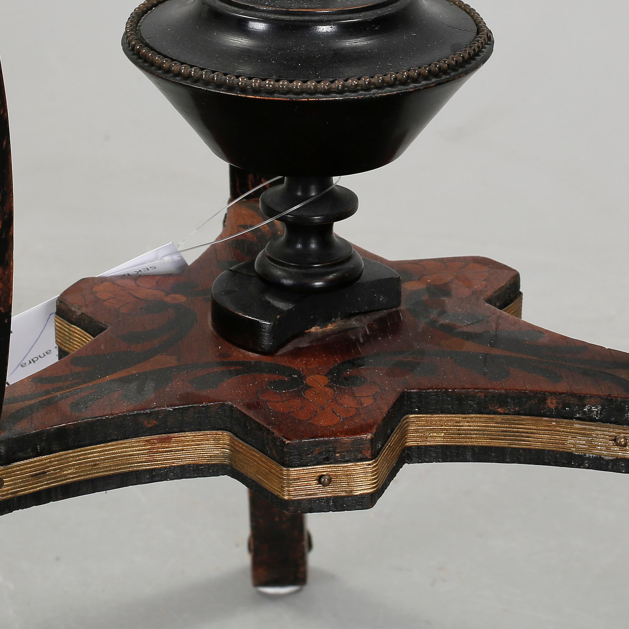 BORD, Ny-Louis seize, Frankrike, 1800-talets andra hälft.