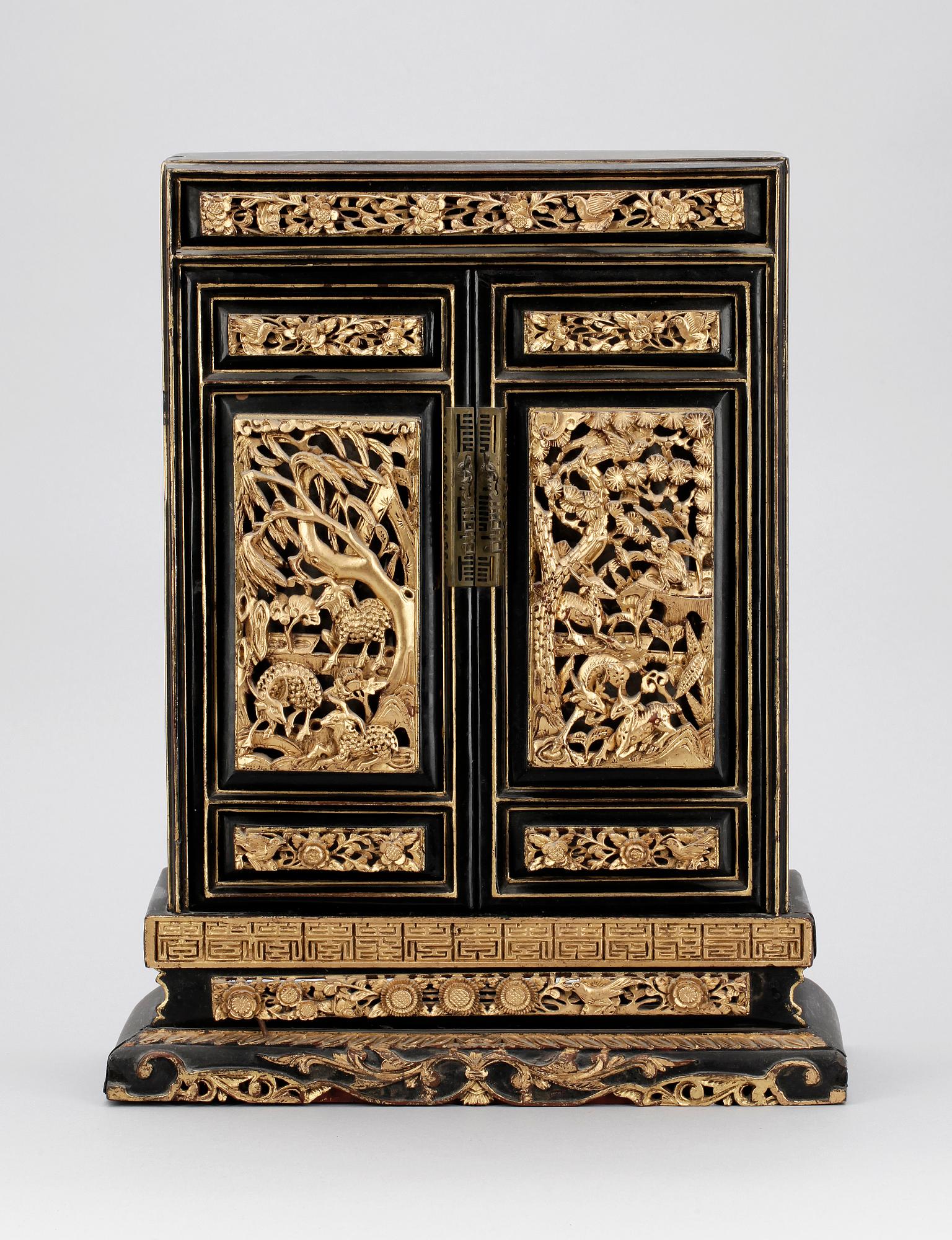 ALTARSKÅP, Kina, 1800-1900-tal.