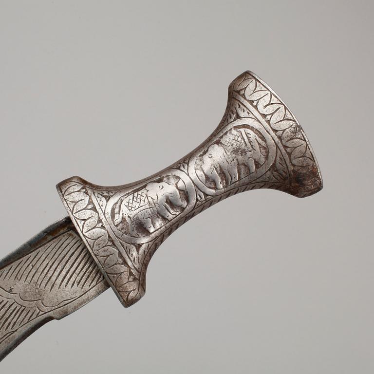 KUKRI samt YXA, indopersiska, stål, 1900-talets första hälft.